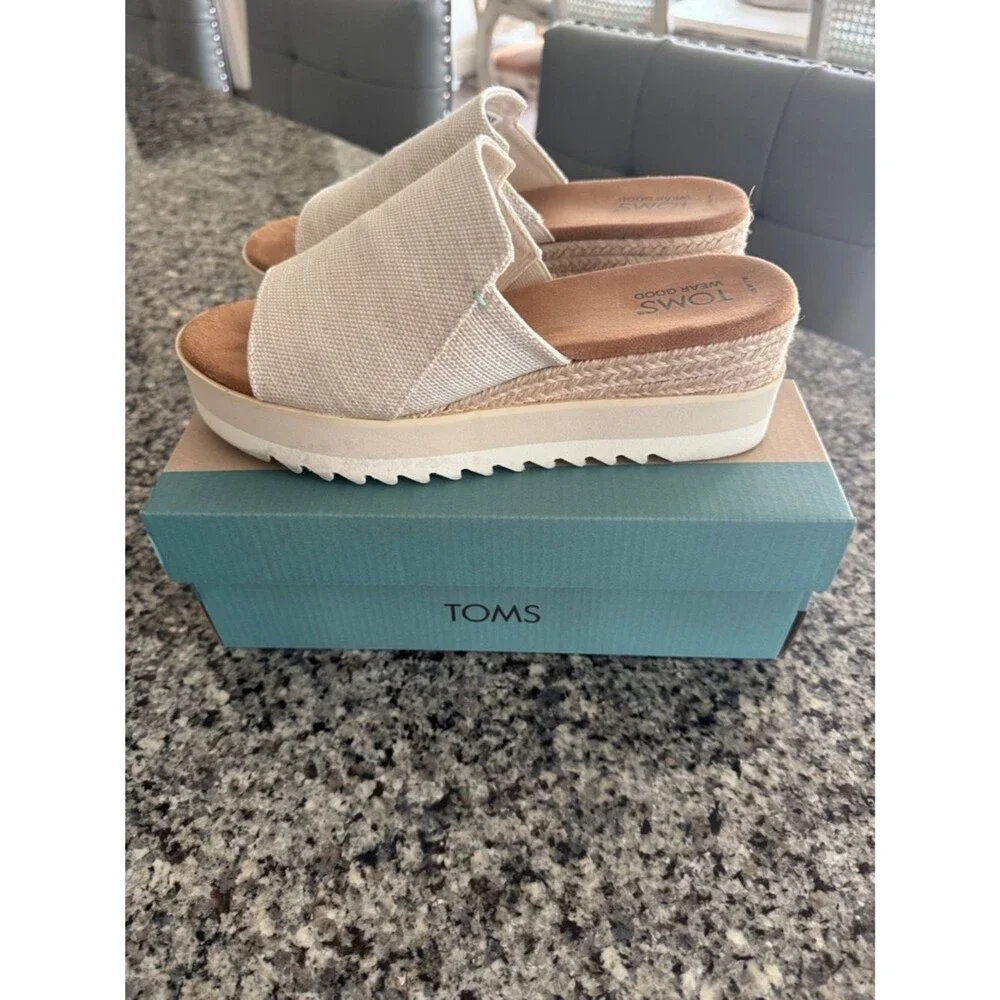 TOMS Natural Diane mule style Platform Slide Sandals 7W (NWT)